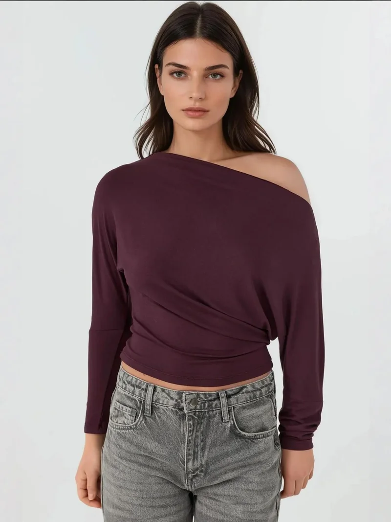 هيكاب تيشيرت محبوك بأكمام طويلة وياقة غير متماثلة ومرونة